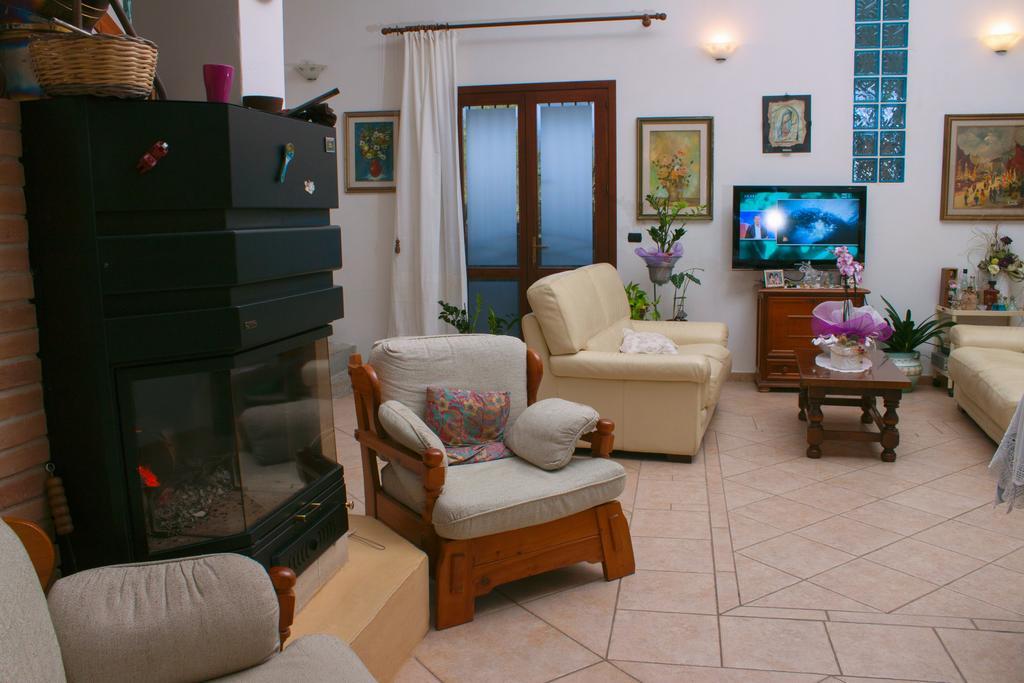 مبيت وإفطار Marrùbiu Il Vecchioliveto Di Ornella الغرفة الصورة