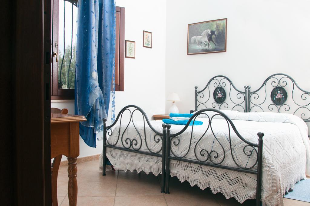 مبيت وإفطار Marrùbiu Il Vecchioliveto Di Ornella الغرفة الصورة