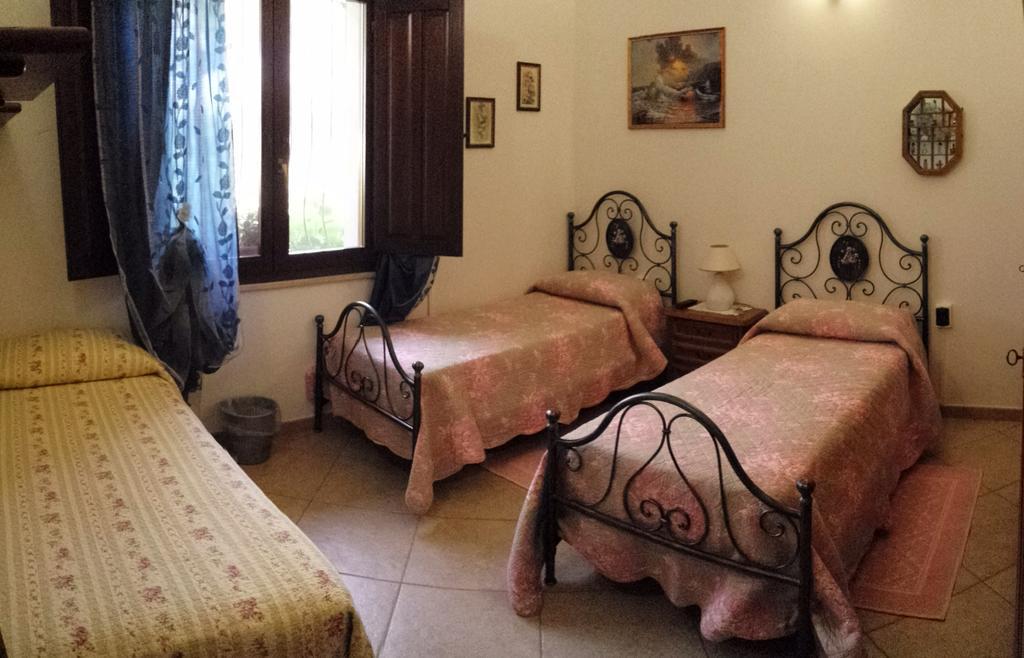 مبيت وإفطار Marrùbiu Il Vecchioliveto Di Ornella الغرفة الصورة
